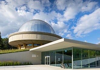 السيد رئيس مجلس إدارة جامعة الكوت الدكتور طالب الموسوي يرعى إطلاق أول قبة ومرصد فلكي في جنوب العراق.