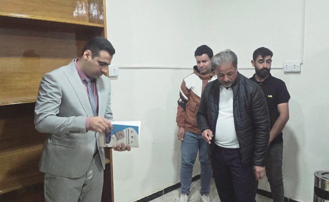 جامعة الكوت تهدي كلية العلوم في جامعة الشطرة مجموعة من إصداراتها العلمية.