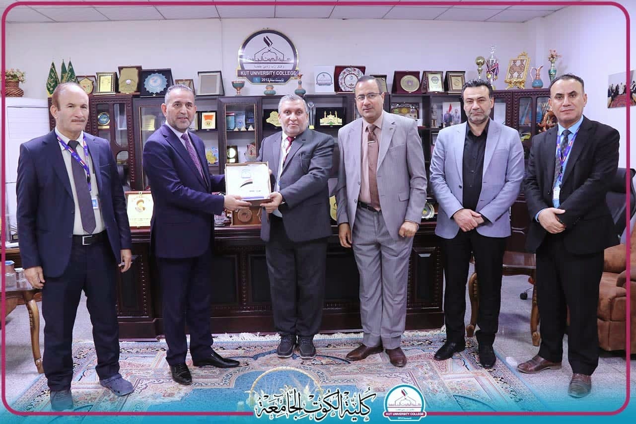 السيد رئيس مجلس إدارة جامعة الكوت يستقبل في مكتبه مستشار رئيس الوزراء.