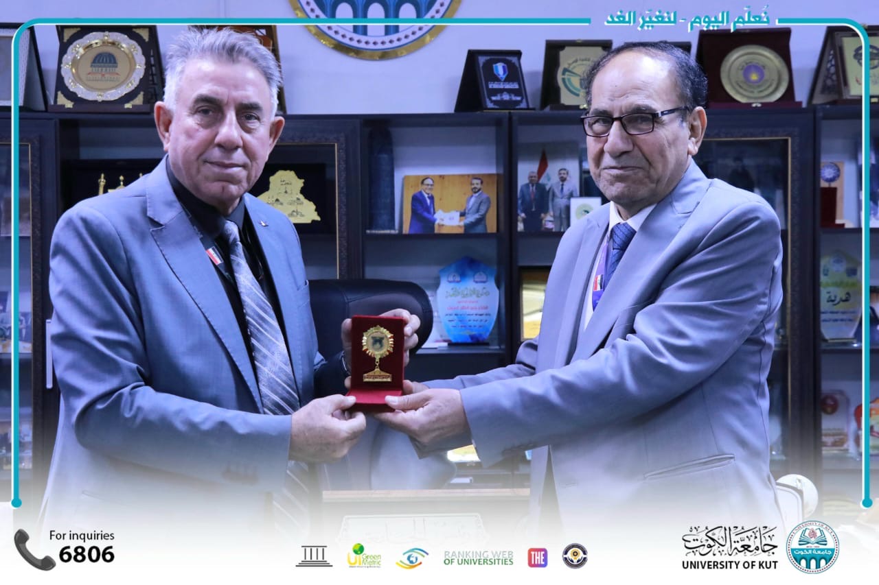 السيد مساعد رئيس جامعة الكوت للشؤون الطلابية يحوز وسام الإبداع الدولي .