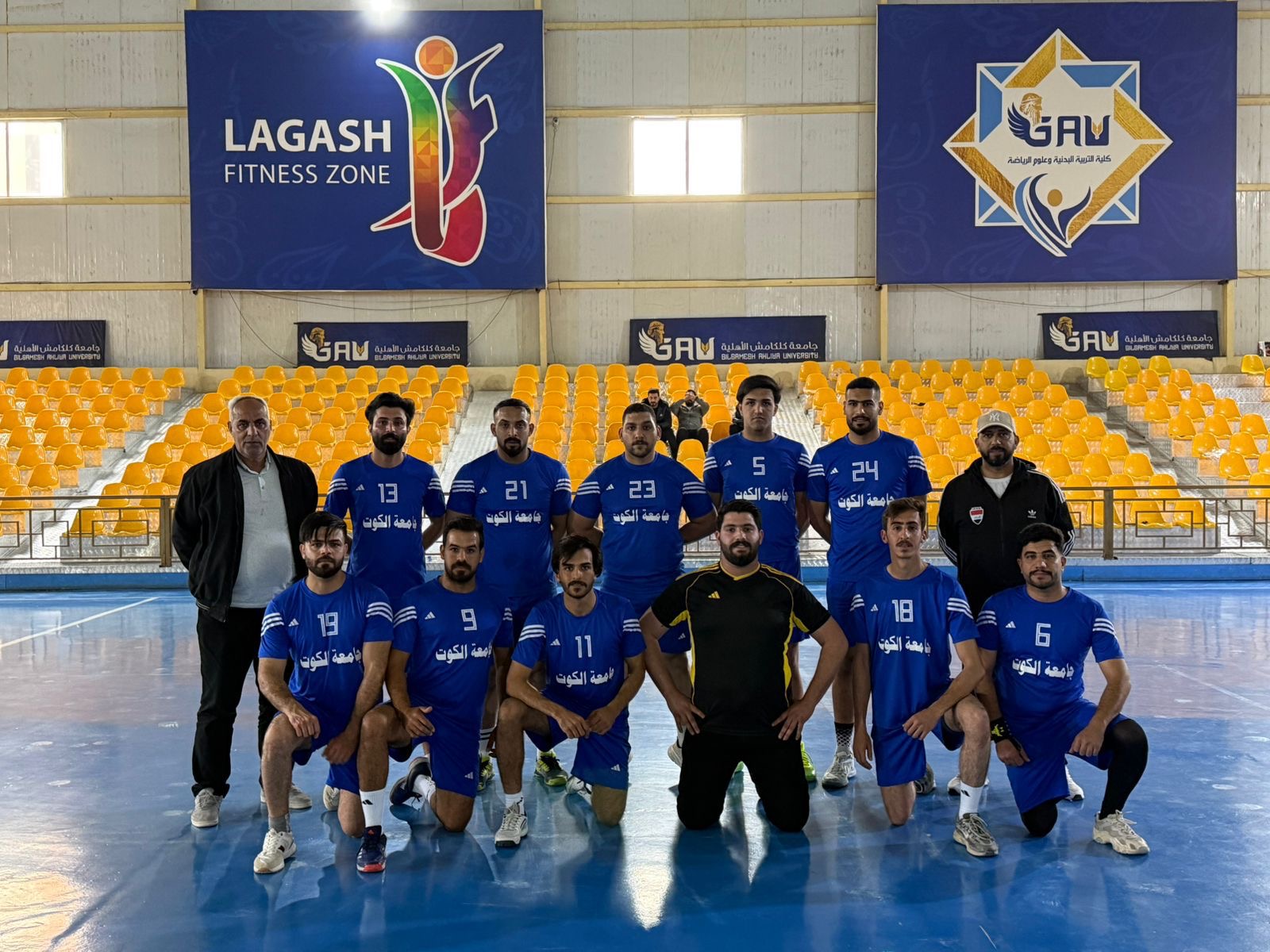 فريق جامعة الكوت لكرة اليد يفوز على نظيرة فريق جامعة أهل البيت بسبعة عشر هدفاً مقابل خمسة أهداف.